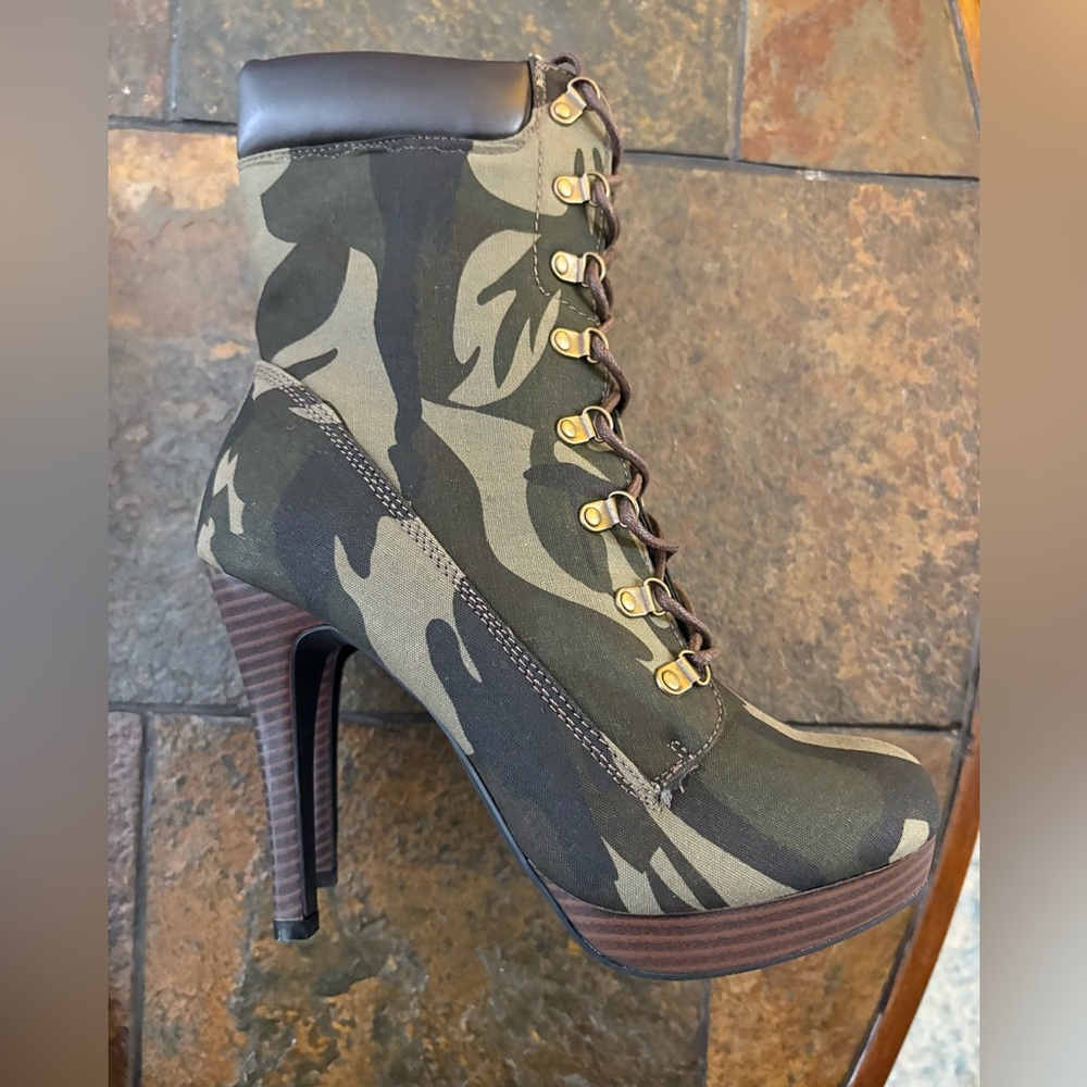 Stylish stiletto camo platform ankle boots - Picture 9 of 10